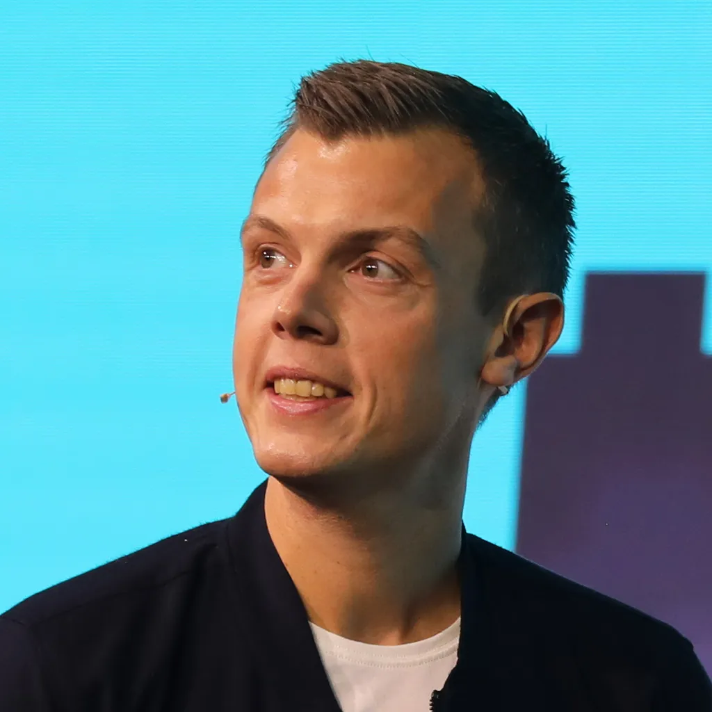 Kasper Nissen, square headshot on a cyan background